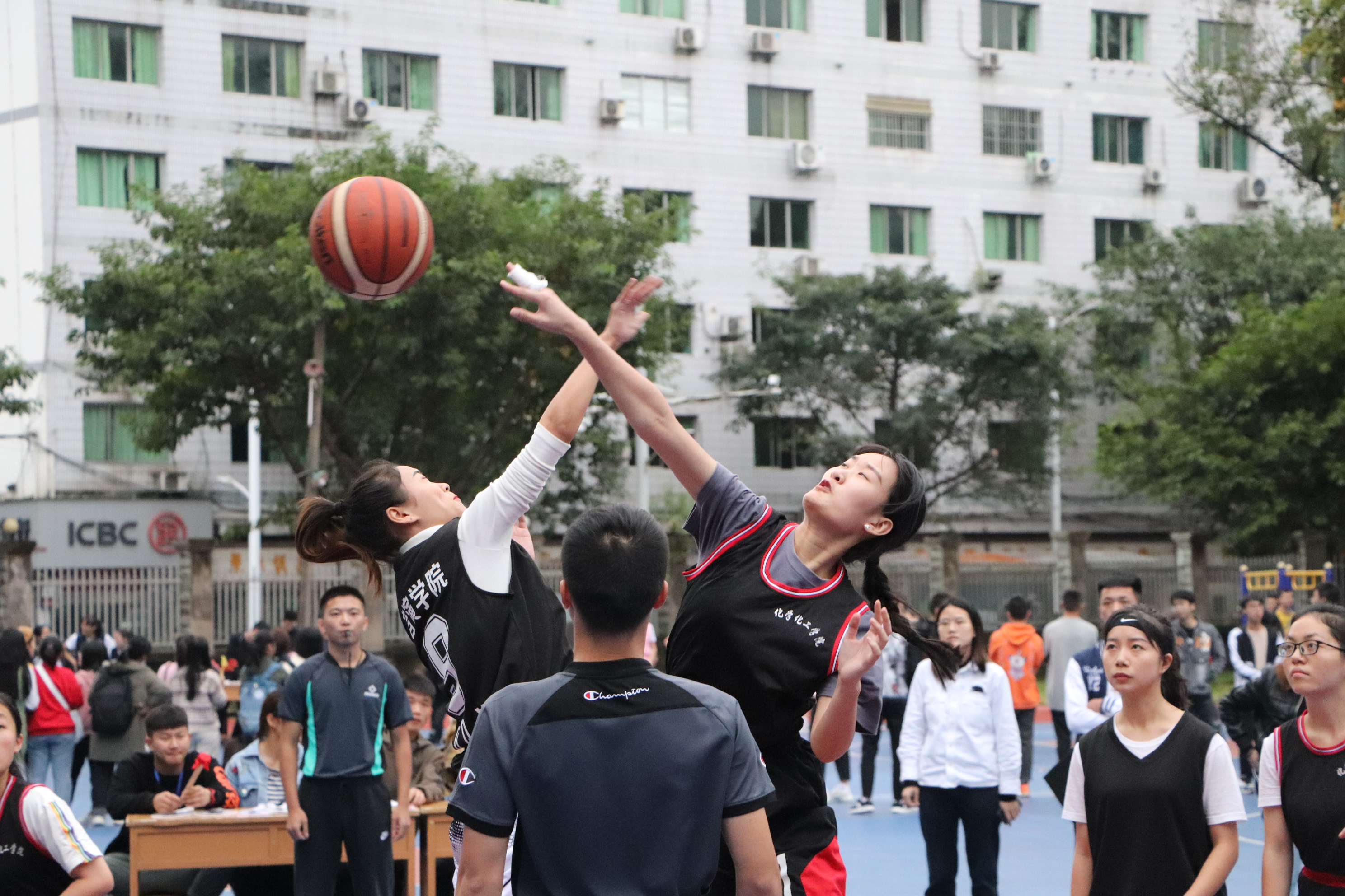 四川文理学院举办第十三届校园杯篮球赛